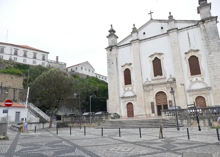 Alojamento de Acomodação e Pequeno-almoço Eça - Centro Histórico *