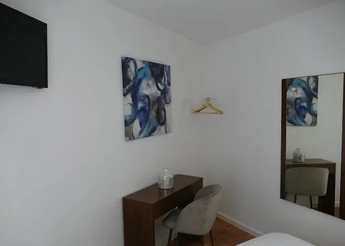 Alojamento de Acomodação e Pequeno-almoço Eça - Centro Histórico *